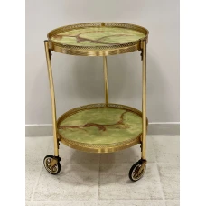 Serving table