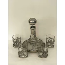 Decanter with 4 whiskey glasses