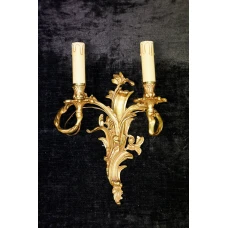 Rococo style wall light of gilded metal 