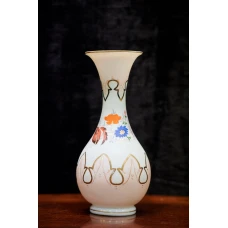 Vase of white glass, hand-painted 